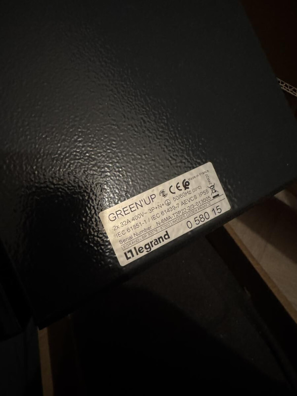 Legrand Borne 2 ve triphasée green'up premium avec protection 22kw mode 2 et 3 métal