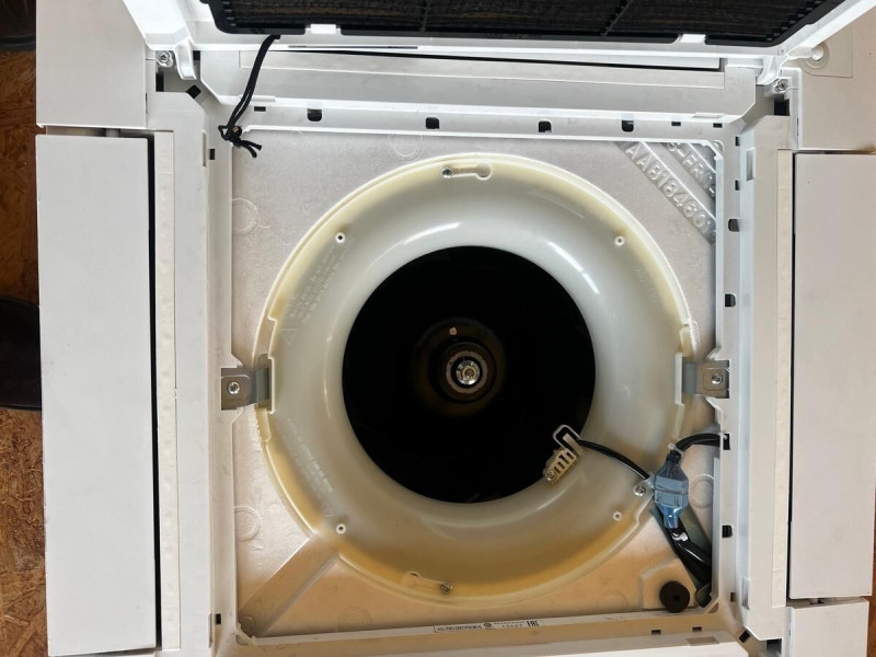 CASSETTE TOSHIBA MMU-AP0057MH-5 1.7 kw + Façade