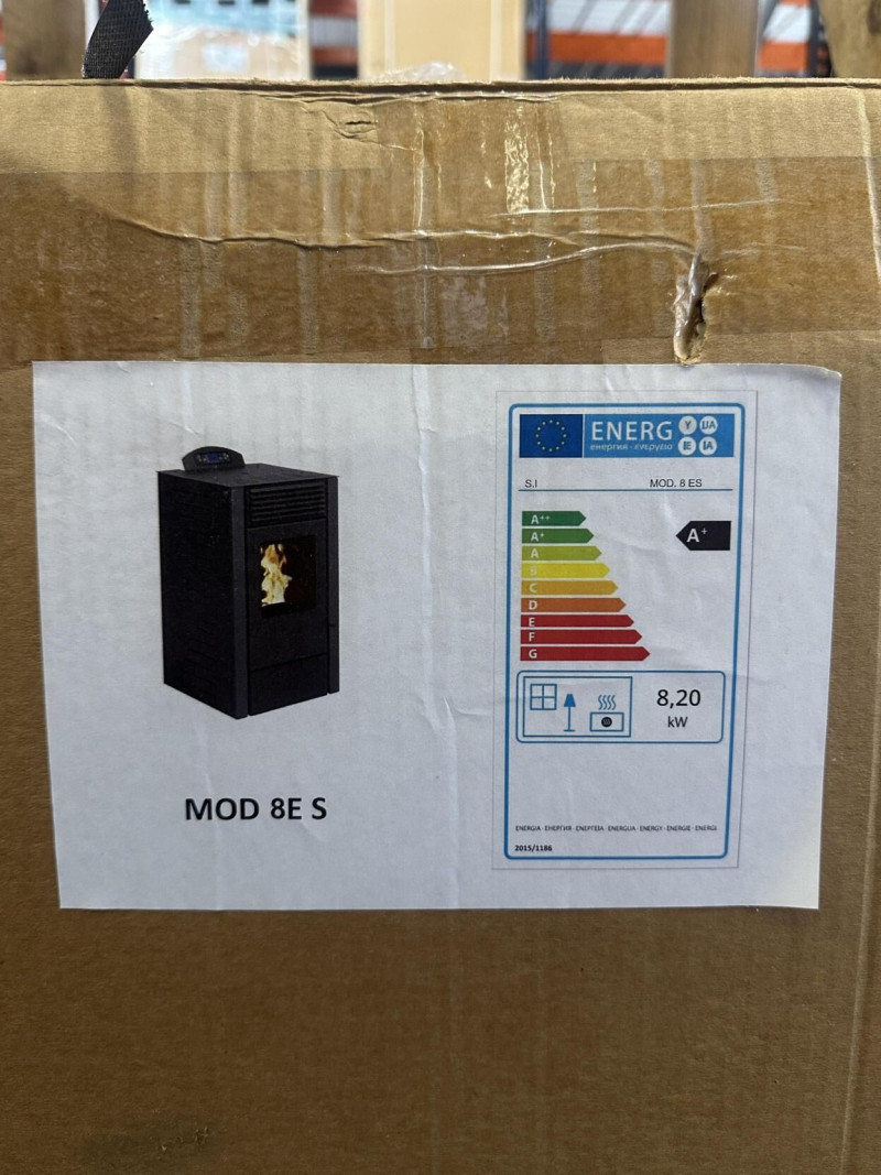 POELE A GRANULES MOD 8ES ETANCHE NOIR