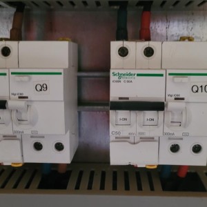 Disjoncteur Schneider iC60N C50A + bloc vigi iC60 300mA