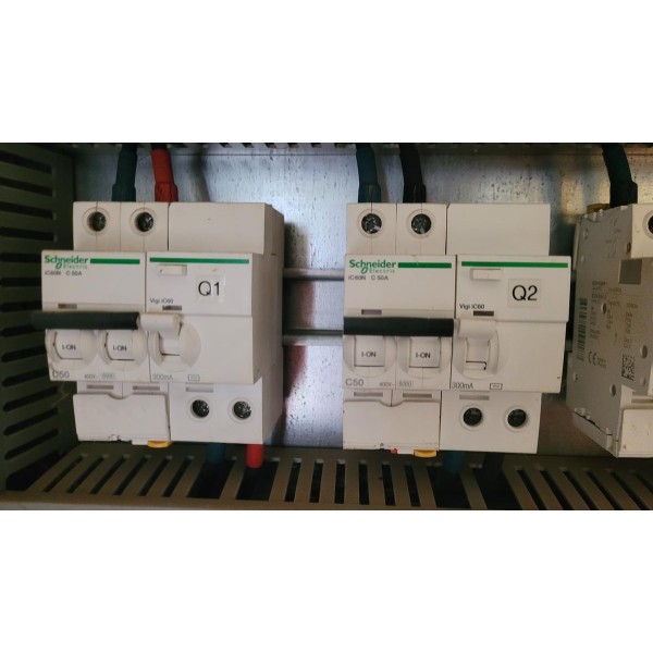 Disjoncteur Schneider iC60N C50A + bloc vigi iC60 300mA