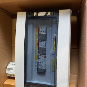 Onduleur SMA Sunny boy 6.0 6000 watt AC et son coffret de protection photovoltaïque