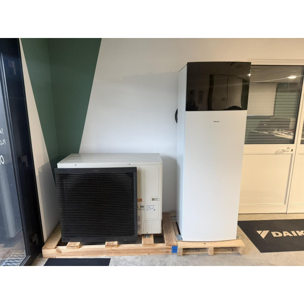 PAC AIR / EAU DAIKIN ERLA14D2V3 + EBVZ16S23D6V 2 ZONES SERVI 1 HIVER