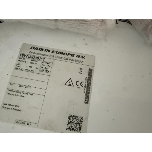 PAC AIR / EAU DAIKIN ERLA14D2V3 + EBVZ16S23D6V 2 ZONES SERVI 1 HIVER