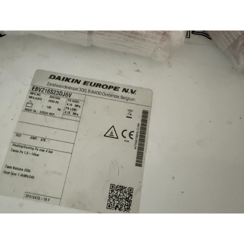 PAC AIR / EAU DAIKIN ERLA14D2V3 + EBVZ16S23D6V 2 ZONES SERVI 1 HIVER