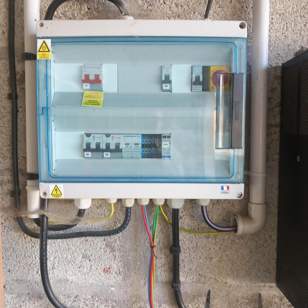 Tableau solaire et dijoncteur