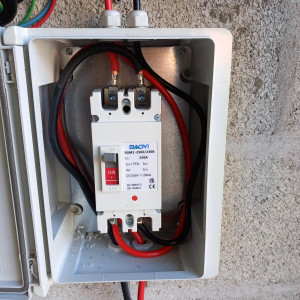 Tableau solaire et dijoncteur