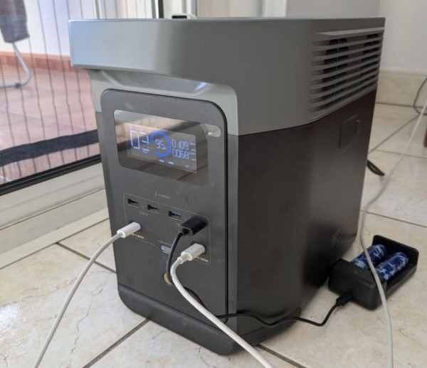 Batterie 1800 W écoflow delta 2 et 2 panneaux