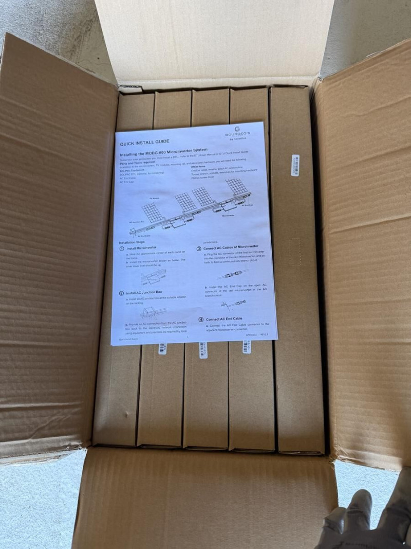 Micro onduleurs Hoymiles 600w 2 Entre Neufs 3 boites de 5